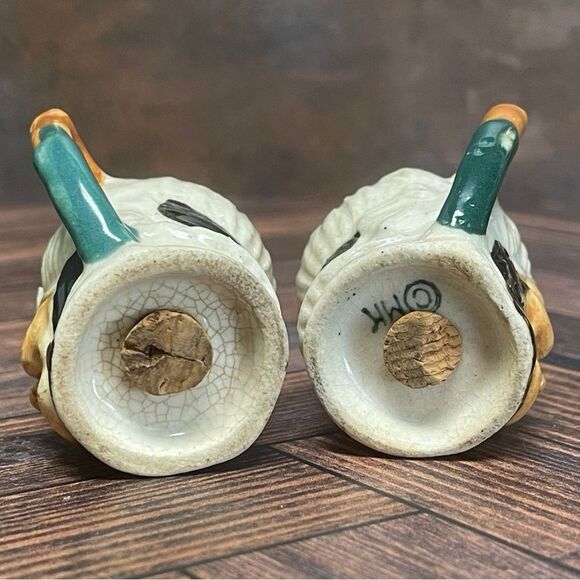 Vintage 'Tiny Toby' Salt and Pepper Shakers, Japan 1940 or 1950 - Picture 8 of 9